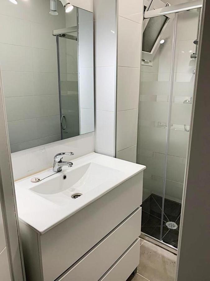 Studio With Sea Views In Appartamento